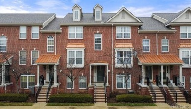 STUNNING COLONIAL TOWNHOME IN PRIME SOUTHFIELD LOCATION!!! on Evergreen Hills Golf Course in Michigan - for sale on GolfHomes.com, golf home, golf lot