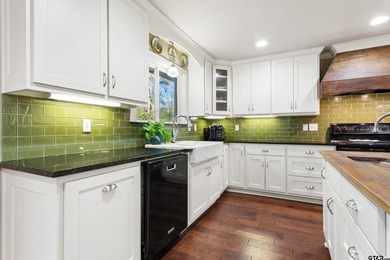 Move-in ready with extensive updates throughout! This on Hide-A-Way Lake Golf Course in Texas - for sale on GolfHomes.com, golf home, golf lot