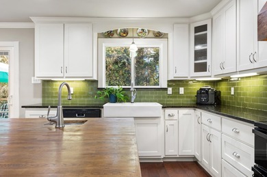 Move-in ready with extensive updates throughout! This on Hide-A-Way Lake Golf Course in Texas - for sale on GolfHomes.com, golf home, golf lot