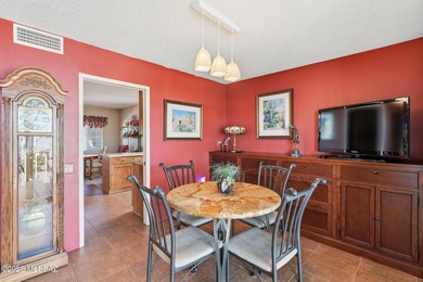 Extremely well taken care of 3 bedroom 2 bath home in The Green on Country Club of Green Valley in Arizona - for sale on GolfHomes.com, golf home, golf lot