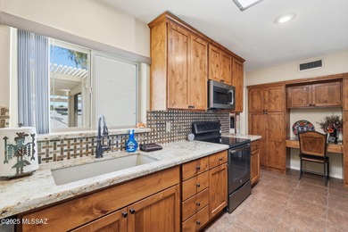 Extremely well taken care of 3 bedroom 2 bath home in The Green on Country Club of Green Valley in Arizona - for sale on GolfHomes.com, golf home, golf lot