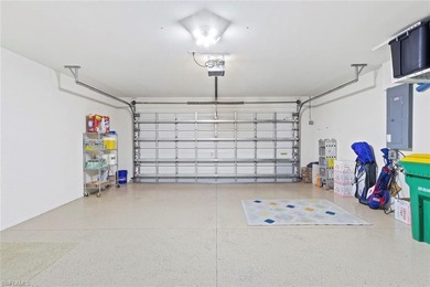 Tired of winter already? Snowbirds, this home is ready for a on Panther Run Golf Club in Florida - for sale on GolfHomes.com, golf home, golf lot