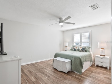 *EXCEPTIONAL* Absolutely beautiful villa in The Villages of St on The Links of Spruce Creek in Florida - for sale on GolfHomes.com, golf home, golf lot