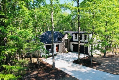 Spacious and pristine 4-bedroom, 3-bath home in Glade Springs on Glade Springs Resort Golf Course in West Virginia - for sale on GolfHomes.com, golf home, golf lot