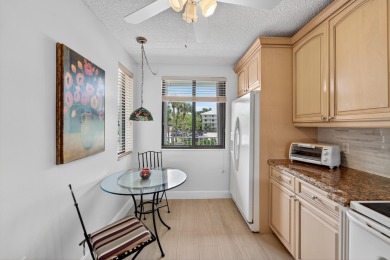 SPACIOUS & BRIGHT 2nd floor condo,  1442 sqft 2-bedroom on Bear Lakes Country Club in Florida - for sale on GolfHomes.com, golf home, golf lot
