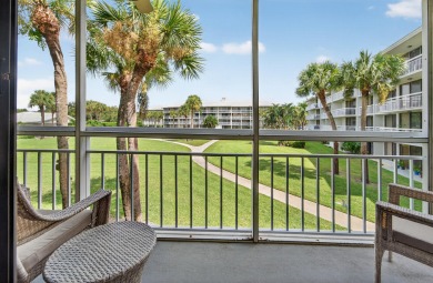 SPACIOUS & BRIGHT 2nd floor condo,  1442 sqft 2-bedroom on Bear Lakes Country Club in Florida - for sale on GolfHomes.com, golf home, golf lot