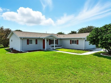 Welcome to this lovely Chestnut II model 2/2/2 home.  Located in on The Links of Spruce Creek in Florida - for sale on GolfHomes.com, golf home, golf lot