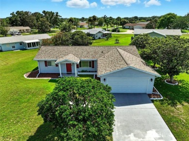 Welcome to this lovely Chestnut II model 2/2/2 home.  Located in on The Links of Spruce Creek in Florida - for sale on GolfHomes.com, golf home, golf lot