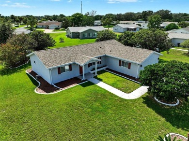 Welcome to this lovely Chestnut II model 2/2/2 home.  Located in on The Links of Spruce Creek in Florida - for sale on GolfHomes.com, golf home, golf lot