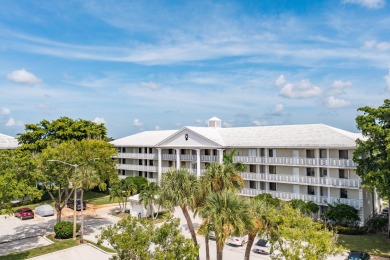 SPACIOUS & BRIGHT 2nd floor condo,  1442 sqft 2-bedroom on Bear Lakes Country Club in Florida - for sale on GolfHomes.com, golf home, golf lot