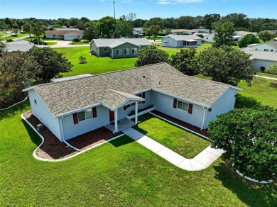 Welcome to this lovely Chestnut II model 2/2/2 home.  Located in on The Links of Spruce Creek in Florida - for sale on GolfHomes.com, golf home, golf lot