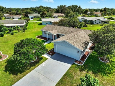 Welcome to this lovely Chestnut II model 2/2/2 home.  Located in on The Links of Spruce Creek in Florida - for sale on GolfHomes.com, golf home, golf lot