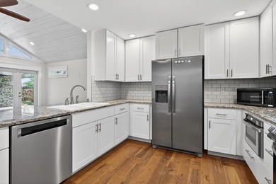 Easy one-level living in the beloved Fairway neighborhood! This on Idle Hour Country Club in Kentucky - for sale on GolfHomes.com, golf home, golf lot