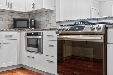 Easy one-level living in the beloved Fairway neighborhood! This on Idle Hour Country Club in Kentucky - for sale on GolfHomes.com, golf home, golf lot