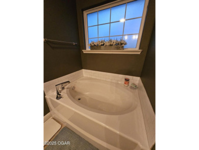 Charming Newer Home in Neosho, MO - Built in 2017. Perfect on Neosho Municipal Golf Course in Missouri - for sale on GolfHomes.com, golf home, golf lot
