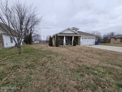 Charming Newer Home in Neosho, MO - Built in 2017. Perfect on Neosho Municipal Golf Course in Missouri - for sale on GolfHomes.com, golf home, golf lot