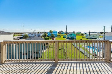 TWO-YEAR OLD HOME JUST 2 BLOCKS FROM THE BEACH with Gulf & Bay on Galveston Country Club in Texas - for sale on GolfHomes.com, golf home, golf lot