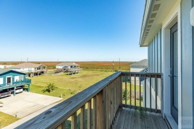 TWO-YEAR OLD HOME JUST 2 BLOCKS FROM THE BEACH with Gulf & Bay on Galveston Country Club in Texas - for sale on GolfHomes.com, golf home, golf lot