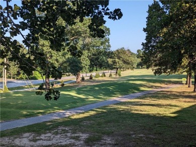 Welcome To Your Next Investment! This Fabulous, Updated Townhome on Bella Vista - Metfield Golf Complex and Country Club in Arkansas - for sale on GolfHomes.com, golf home, golf lot