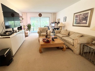 HURRY! Don't miss this amazing price in the desirable Wynmoor on Wynmoor Golf Course in Florida - for sale on GolfHomes.com, golf home, golf lot