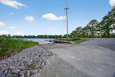 Welcome to your peaceful escape by the lake! This spacious 3 bed on Foxboro Golf Club in South Carolina - for sale on GolfHomes.com, golf home, golf lot