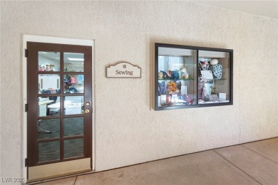 Beautifully updated 2BD/2BA townhome in Sun City Summerlin, Las on Eagle Crest Golf Club in Nevada - for sale on GolfHomes.com, golf home, golf lot