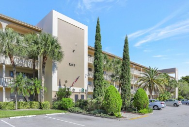 FULLY RENOVATED 2-Bedroom Condo in the Heart of Wynmoor! This on Wynmoor Golf Course in Florida - for sale on GolfHomes.com, golf home, golf lot