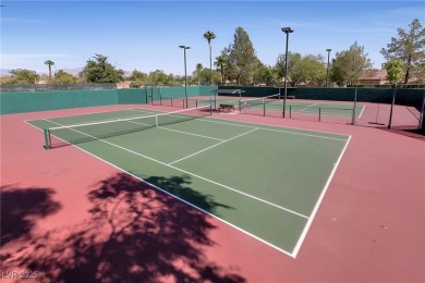 Beautifully updated 2BD/2BA townhome in Sun City Summerlin, Las on Eagle Crest Golf Club in Nevada - for sale on GolfHomes.com, golf home, golf lot