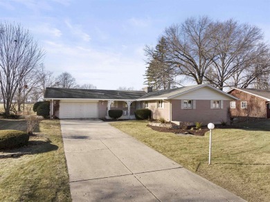 Awesome mid-century ranch w/full walk-out lower level. Overlooks on Mauh-Nah-Tee-See Country Club in Illinois - for sale on GolfHomes.com, golf home, golf lot