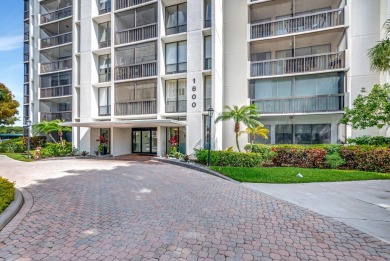 BRIDGEWOOD  2 BED 2 BATH CORNER UNIT. THE VILLAGE OF BRIDGEWOOD on Boca West Golf and Country Club in Florida - for sale on GolfHomes.com, golf home, golf lot