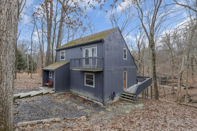 Move-in ready & beautifully maintained 3-bed/2-bath home offers on Hide-A-Way Hills Golf Club in Ohio - for sale on GolfHomes.com, golf home, golf lot