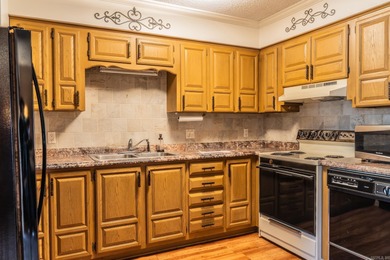 Well maintained 3 bedroom 2 bath Valencia Courts townhome on DeSoto Golf Course in Arkansas - for sale on GolfHomes.com, golf home, golf lot