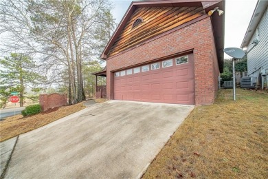 Come home to this beautiful Lakewood Place 3 bedrooms and 2.5 on Lakewood Golf Course in Alabama - for sale on GolfHomes.com, golf home, golf lot