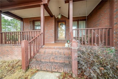 Come home to this beautiful Lakewood Place 3 bedrooms and 2.5 on Lakewood Golf Course in Alabama - for sale on GolfHomes.com, golf home, golf lot