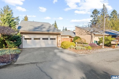 Tastefully updated, this 2 bed, 2 bath condo in sought-after on SunLand Golf and Country Club in Washington - for sale on GolfHomes.com, golf home, golf lot