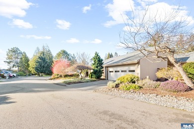 Tastefully updated, this 2 bed, 2 bath condo in sought-after on SunLand Golf and Country Club in Washington - for sale on GolfHomes.com, golf home, golf lot