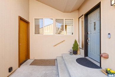 Tastefully updated, this 2 bed, 2 bath condo in sought-after on SunLand Golf and Country Club in Washington - for sale on GolfHomes.com, golf home, golf lot