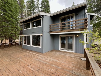 This is an amazing vacation home located in the Sierra Nevada on on Lake Almanor West Golf Course in California - for sale on GolfHomes.com, golf home, golf lot