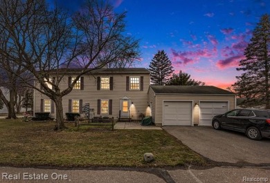 Great 2-bedroom, 1-bath condo ready for you to make it your own! on Fern Hill Country Club in Michigan - for sale on GolfHomes.com, golf home, golf lot