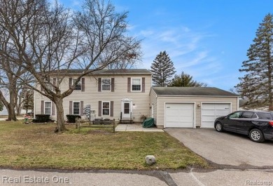 Great 2-bedroom, 1-bath condo ready for you to make it your own! on Fern Hill Country Club in Michigan - for sale on GolfHomes.com, golf home, golf lot