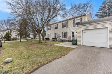 Great 2-bedroom, 1-bath condo ready for you to make it your own! on Fern Hill Country Club in Michigan - for sale on GolfHomes.com, golf home, golf lot