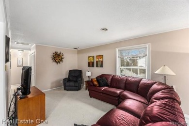 Great 2-bedroom, 1-bath condo ready for you to make it your own! on Fern Hill Country Club in Michigan - for sale on GolfHomes.com, golf home, golf lot