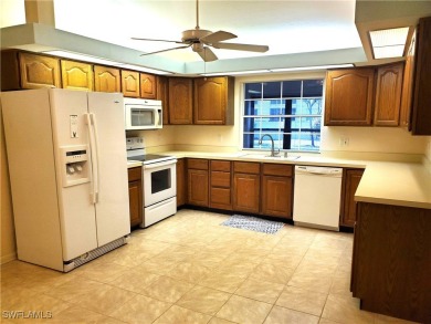 MOTIVATED SELLER! MAKE AN OFFER! This 2-bedroom+den / 2 bath on Myerlee Country Club in Florida - for sale on GolfHomes.com, golf home, golf lot