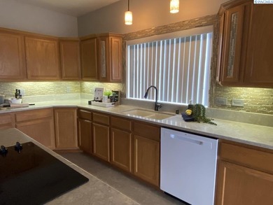 MLS# 290013 This stunning 3-bedroom home is located in a on Horn Rapids Golf Club in Washington - for sale on GolfHomes.com, golf home, golf lot