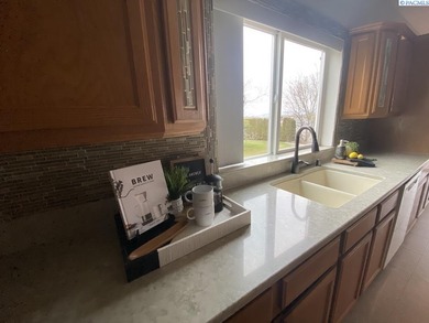 MLS# 290013 This stunning 3-bedroom home is located in a on Horn Rapids Golf Club in Washington - for sale on GolfHomes.com, golf home, golf lot