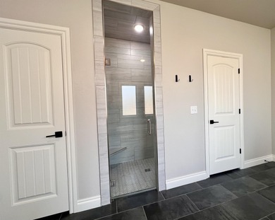 Welcome to this beautifully maintained four-year-old home on Pheasant Run in Oklahoma - for sale on GolfHomes.com, golf home, golf lot