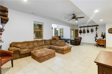 Welcome to 3 Par Lane in Bella Vista! This beautifully on Bella Vista - Metfield Golf Complex and Country Club in Arkansas - for sale on GolfHomes.com, golf home, golf lot