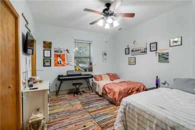 Welcome to 3 Par Lane in Bella Vista! This beautifully on Bella Vista - Metfield Golf Complex and Country Club in Arkansas - for sale on GolfHomes.com, golf home, golf lot