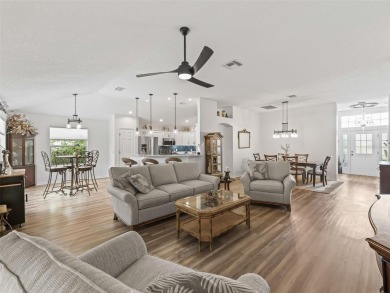 Spacious 3/2 Juniper in Sunset Pointe with Enclosed Lanai on The Links of Spruce Creek in Florida - for sale on GolfHomes.com, golf home, golf lot