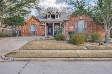 Welcome home to this beautifully updated home with a backyard on Oakmont Country Club in Texas - for sale on GolfHomes.com, golf home, golf lot